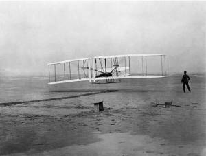 Когда был изобретен первый в мире самолет
