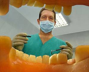 Как лечили зубы в средние века?