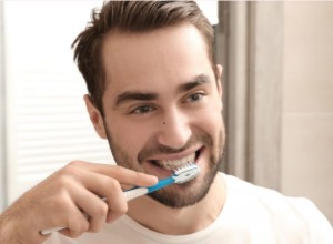 Как ухаживать за зубными протезами